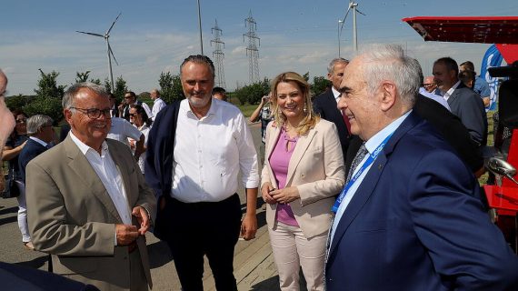 Uroczyste otwarcie zakładu Leier w miejscowości Zurndorf w regionie Burgenland